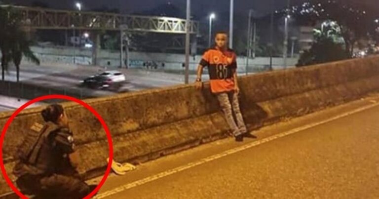 Policial se ajoelha e implora para jovem não se jogar de viaduto e o inesperado acontece