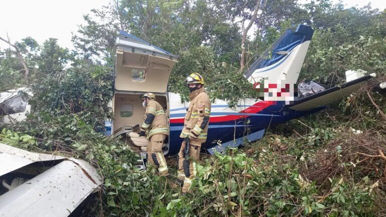 Avião de pequeno porte cai próximo a condomínio em Brasília; ocupantes saíram ilesos, dizem bombeiros