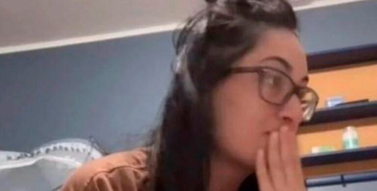 Mãe fica sem acreditar com os objetos que encontra no quarto do filho ao fazer faxina; fotos￼