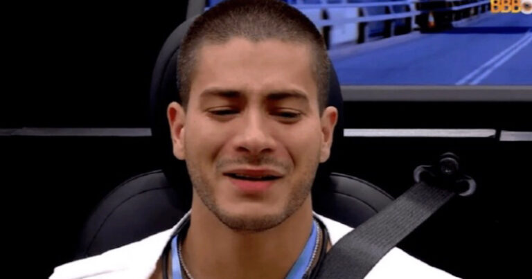 BBB22: Arthur Aguiar fica aos prantos ao ver a filha; a menina sofreu ataques nas redes sociais