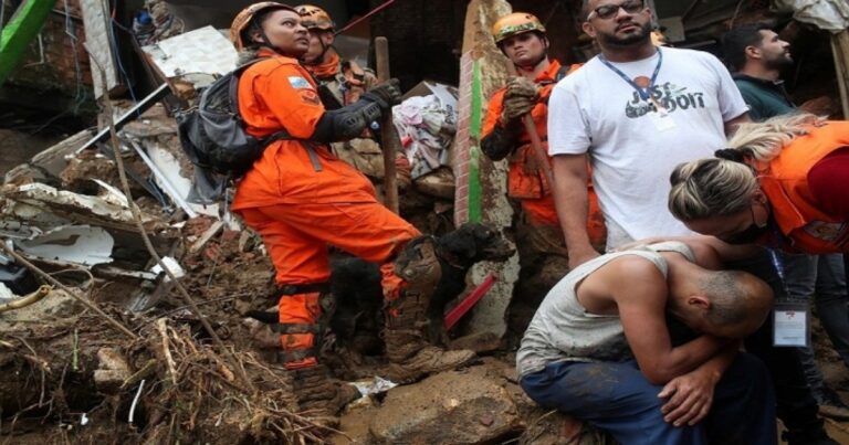 Vídeo: Repórter da Globo chora ao vivo ao mostrar cenário de terror em Petrópolis: “Muito difícil”