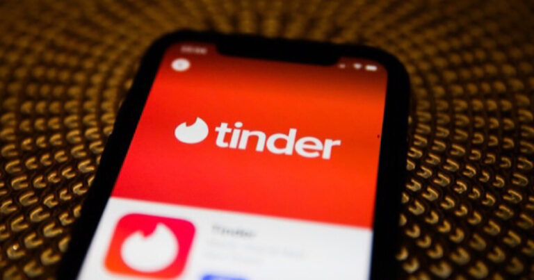 Homem marca encontro pelo Tinder, mas chegando ao hotel se depara com algo que jamais irá esquecer