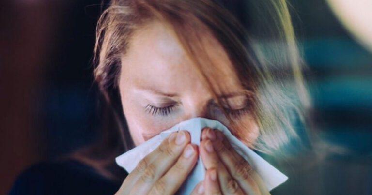 Ômicron: quais os impactos da variante no organismo, especialistas ressaltam que cepa está longe de ser gripe