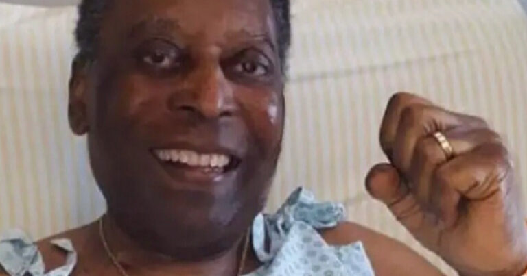 Pelé é internado novamente no Albert Einstein por conta de câncer e manda recado aos fãs: ‘Obrigado’