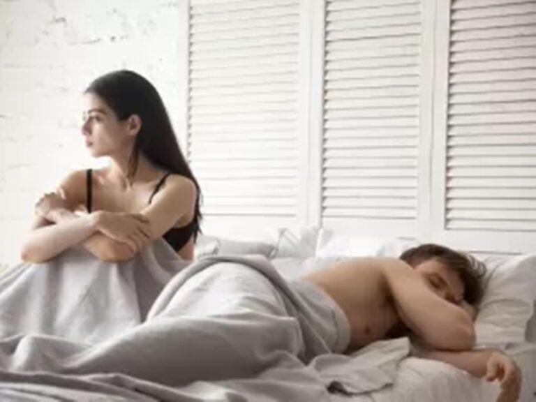 Homens assumem: Eles também fingem orgasmo para finalizar uma transa ruim