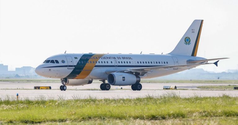 Vídeo: Avião cai após colidir com montanhas e mortes são confirmadas