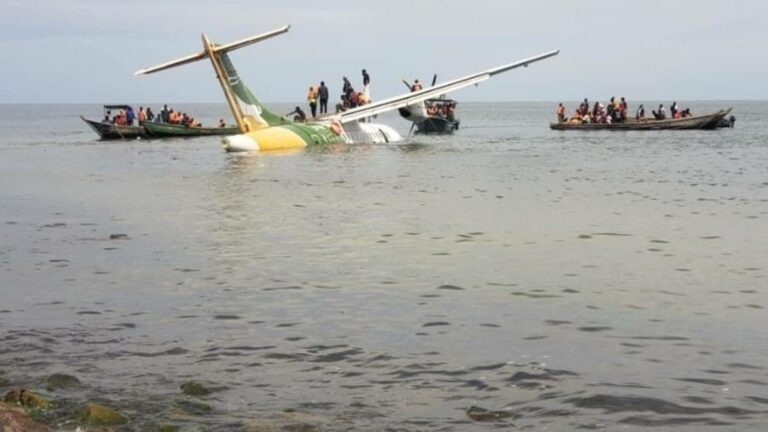 Avião cai em lago na Tanzânia e deixa ao menos 19 mortos