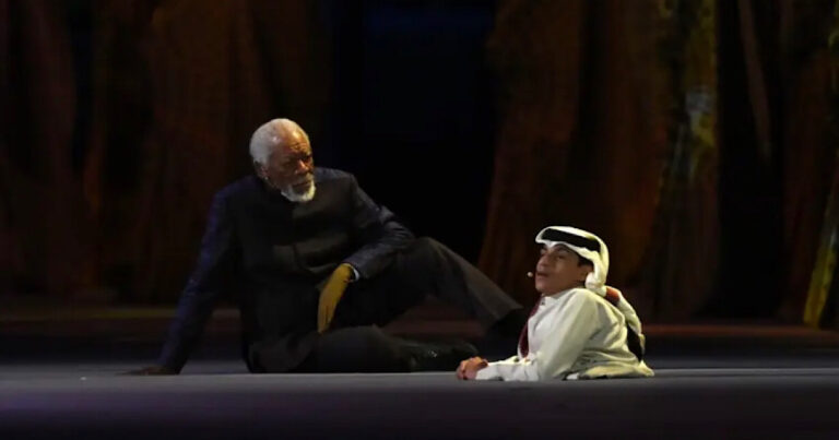 O motivo doloroso por trás da luva de Morgan Freeman na abertura da Copa