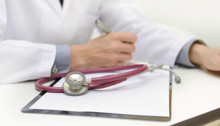 Governo Lula anuncia que Mais Médicos será retomado com oferta de vagas para estrangeiros