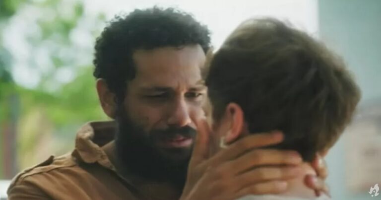 Ramiro explode de paixão e faz loucura de amor por Kelvin