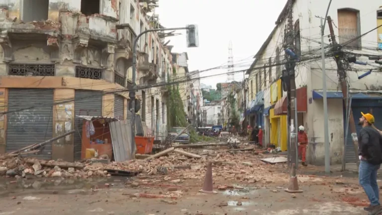 Casarão desaba no Centro do Rio; uma pessoa morreu