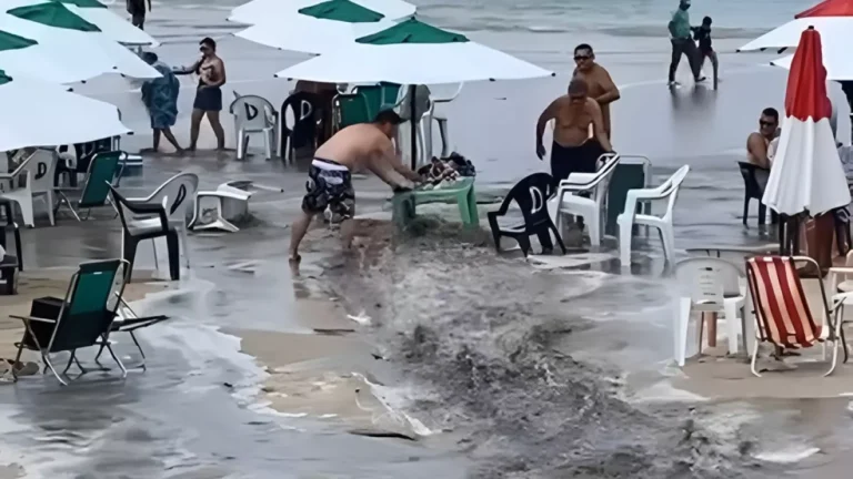 ‘Rio’ de esgoto desagua no mar de Porto de Galinhas após ligações clandestinas atingirem rede de drenagem; VÍDEO