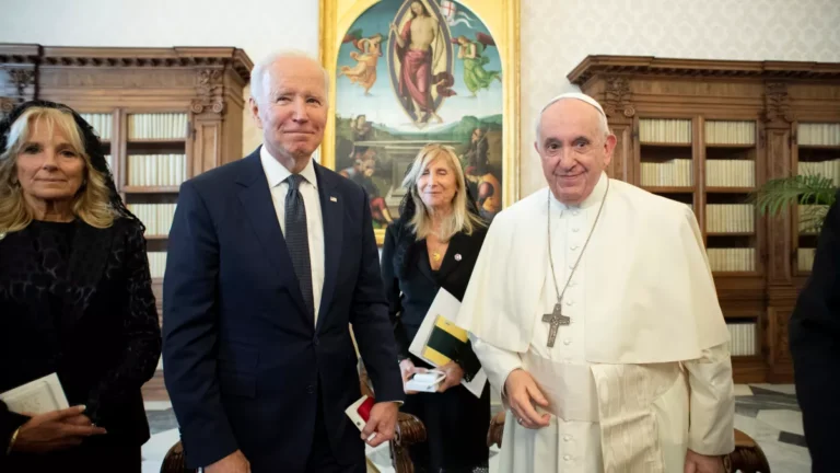 Adeus ao Papa Francisco: Um Último Homenagem no Vaticano