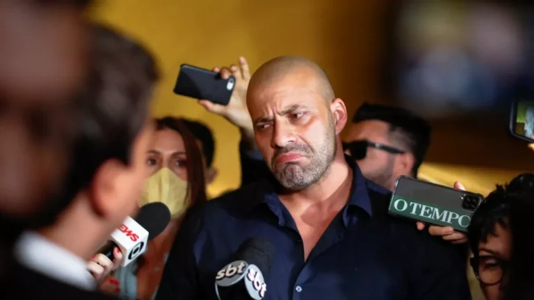 Moraes rejeita pedido e não autoriza saídas de Daniel Silveira da prisão para estudo e trabalho