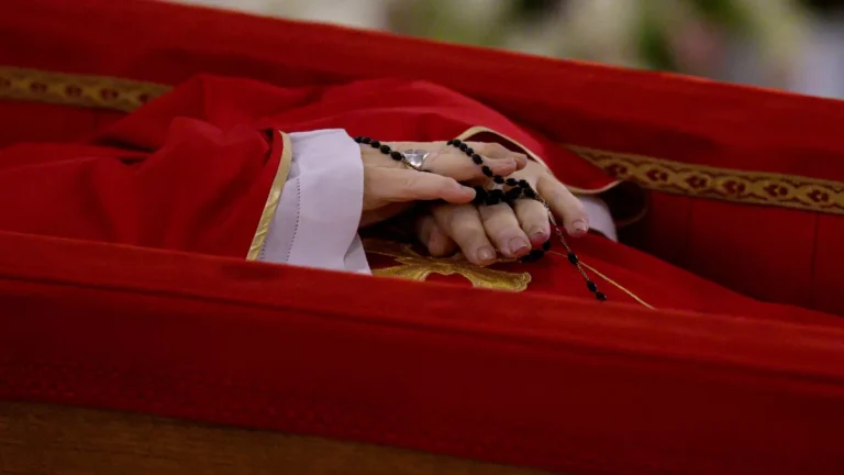 A Última Jornada de Papa Francisco: Rituais e Homenagens Mundiais