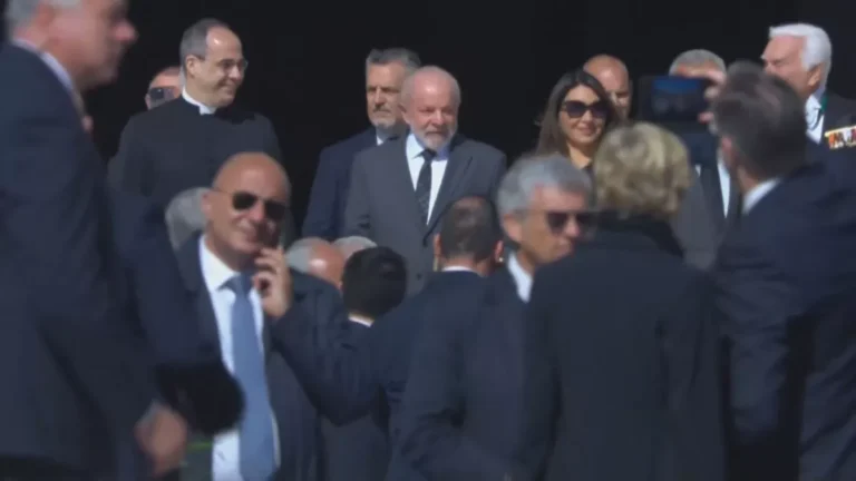 Lula chega à Praça de São Pedro para funeral do papa Francisco