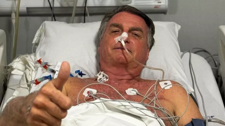 Bolsonaro é submetido a cirurgia em hospital particular de Brasília