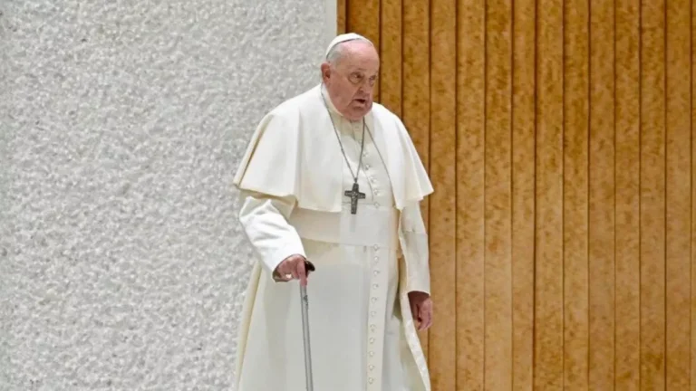 Tristeza e Reflexões: A Partida do Papa Francisco