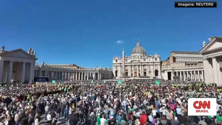 Funeral do papa Francisco: Timelapse mostra milhares de fiéis se reunindo