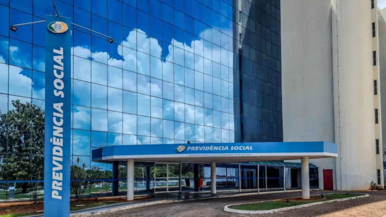 INSS: ausência de fiscalização eficaz permitiu descontos indevidos, diz CGU