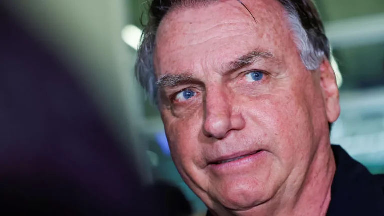 Brasil se une em oração e acolhimento, diz Bolsonaro sobre novo papa