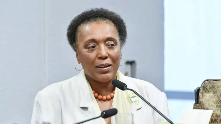 AGU aciona PF por crime racial contra ministra em evento do Planalto
