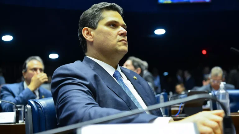 Oposição diz que Alcolumbre promete ler pedido de CPMI do INSS