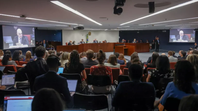 STF julga agora denúncia contra mais sete por plano de golpe; assista