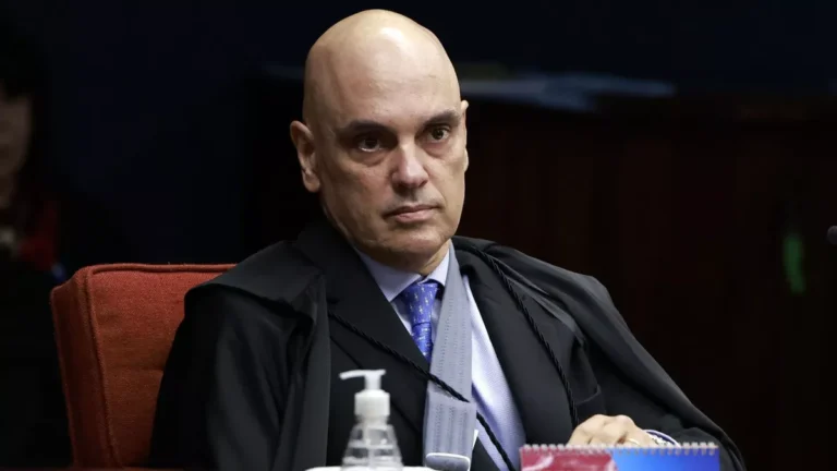 Moraes autoriza destruição do passaporte de Léo Índio