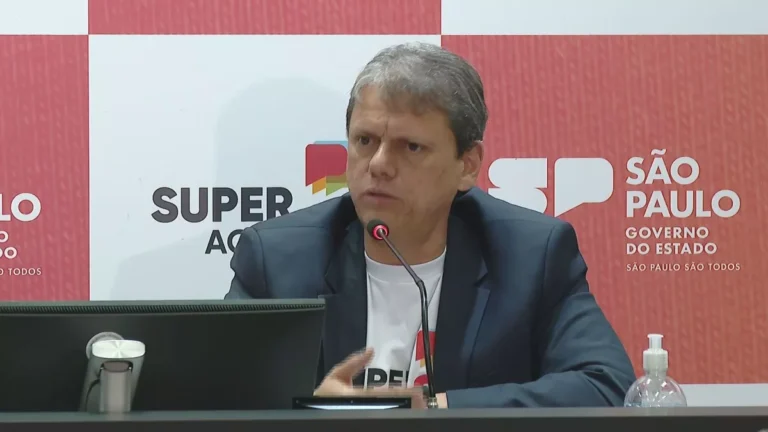 Tarcísio cita câmeras e diz que “não vai tolerar violência policial” em SP