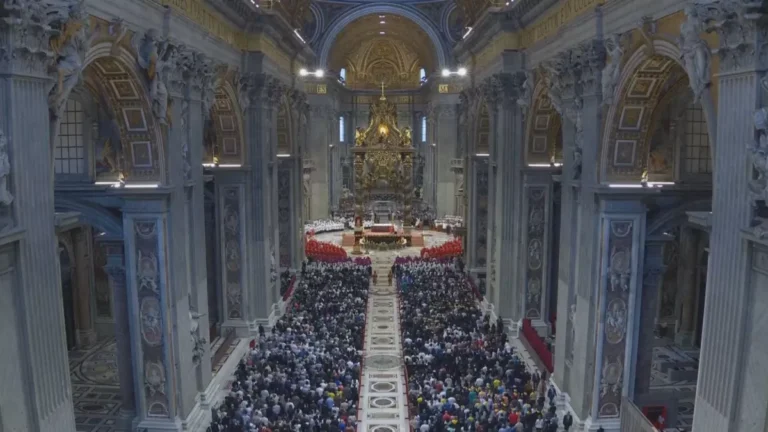 Conclave: Voto secreto permite escolher papa sem influência externa, diz padre
