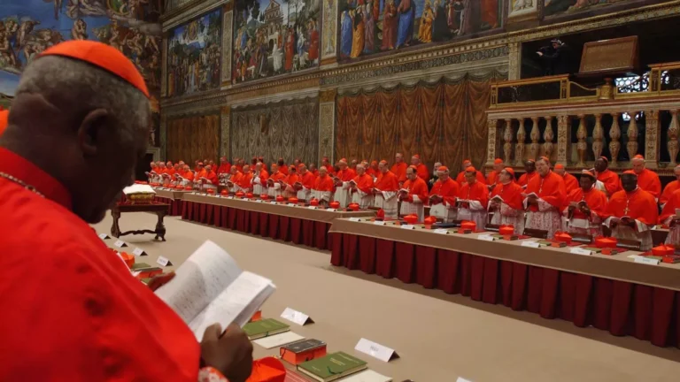 Conclave deve durar de dois a três dias, diz especialista em vaticano à CNN