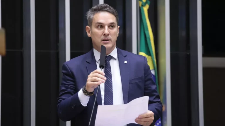 Líder da oposição pede “respeito” e cobra Hugo sobre PL da Anistia
