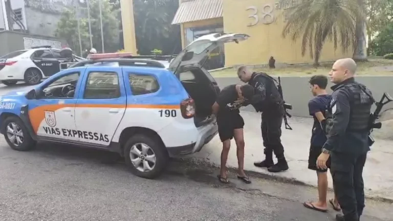 Vídeo: polícia frustra assalto a ônibus na Avenida Brasil, no Rio