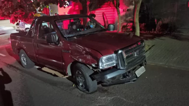 Jovem motociclista morre ao ser atingida por caminhonete que avançou em preferencial, em Cascavel