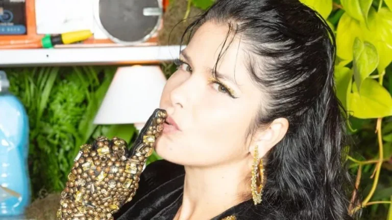 Samara Felippo diz ter romance monogâmico e aberto: “Beijar outras pessoas”