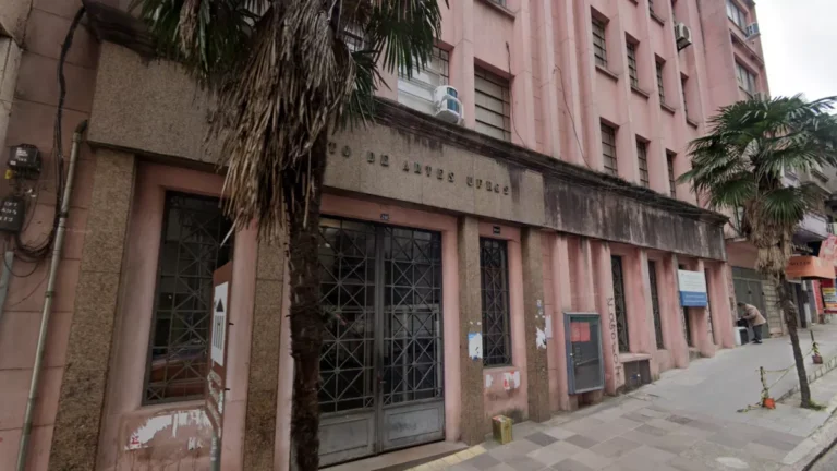 Prédio da UFRGS é reaberto após professora ser picada por escorpião-amarelo