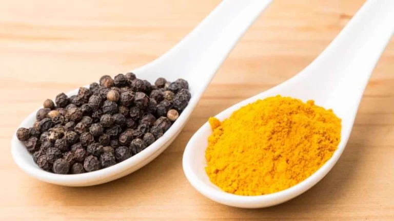 Cúrcuma com pimenta-do-reino: entenda os benefícios desta combinação poderosa