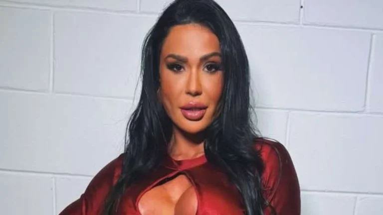 Gracyanne Barbosa se batiza em culto de Pablo Marçal