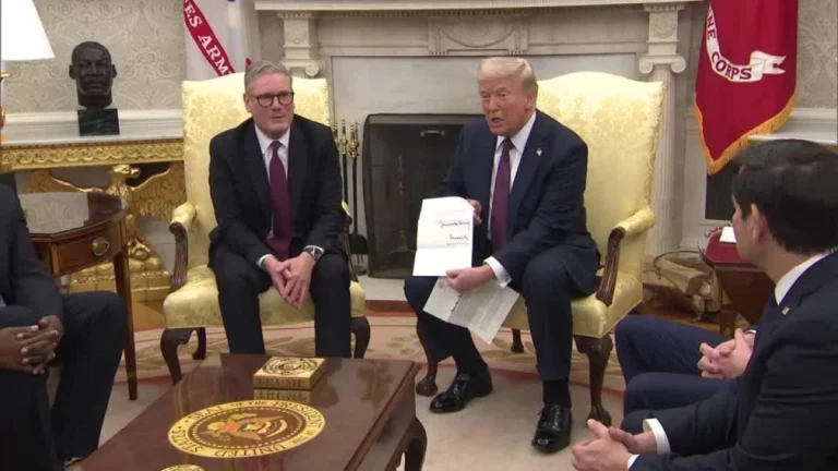 Rei Charles III vai receber Trump para visita de Estado ainda este ano