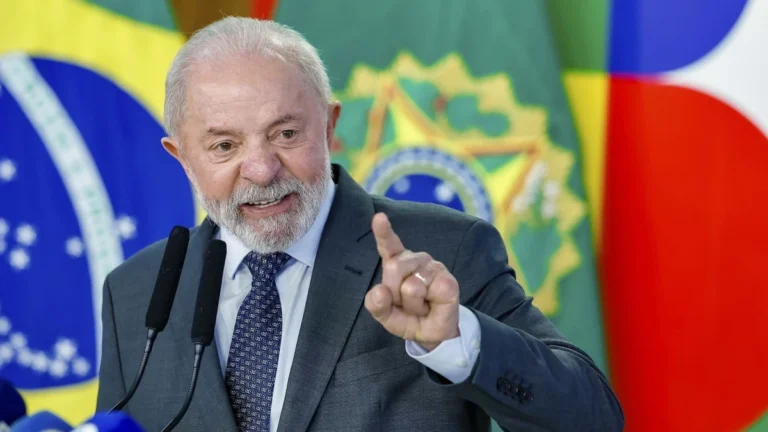 Lula aguarda sinal verde da AGU para recorrer de derrubada do IOF no STF