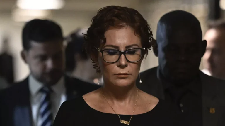 Moraes deve ordenar prisão definitiva de Zambelli na segunda-feira