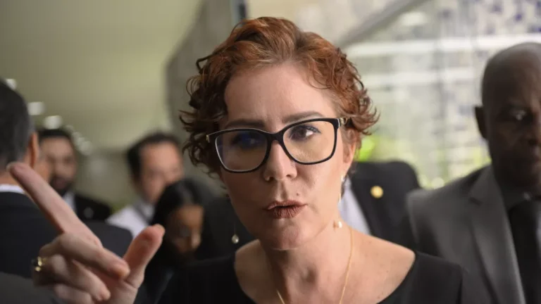 Carla Zambelli pode ser considerada foragida? O que diz a legislação