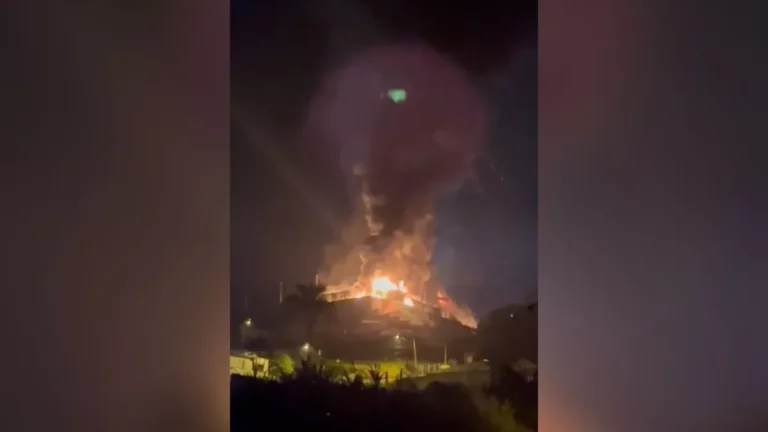Incêndio de grandes proporções atinge indústria no interior de São Paulo