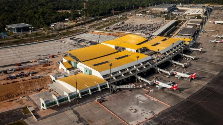 Avião apresenta problemas a caminho de Parintins e retorna para Manaus