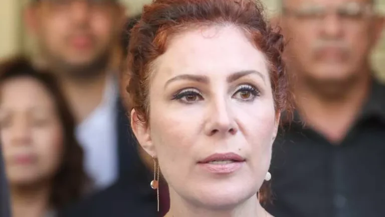 Carla Zambelli chama decreto de prisão de monocrático, autoritário e perseguição política