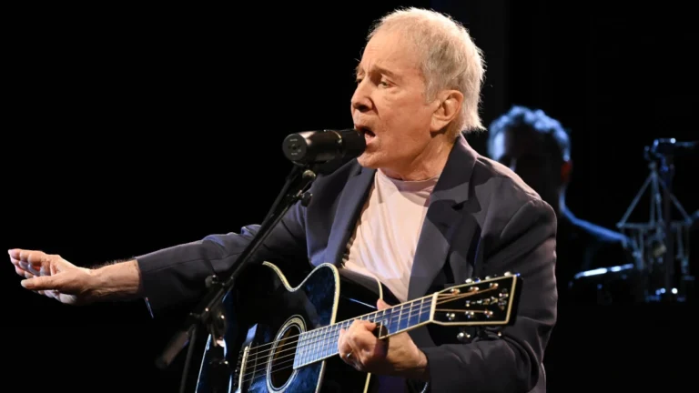 Aos 83 anos, Paul Simon cancela dois shows após intensa dor nas costas