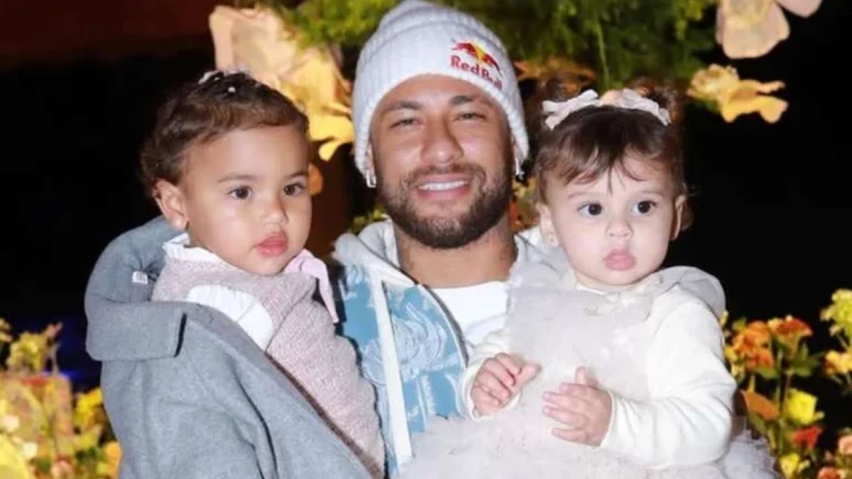 Princesinhas do papai: Neymar publica foto rara com as filhas Mavie e Helena e se declara para as pequenas