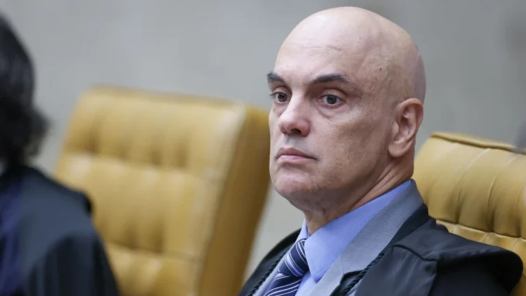Decisão de Moraes: Praça dos Três Poderes é pública e todos podem circular, diz advogada