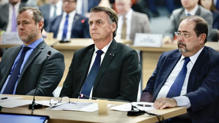 Advogado de Bolsonaro nega ter buscado informações sobre delação de Cid